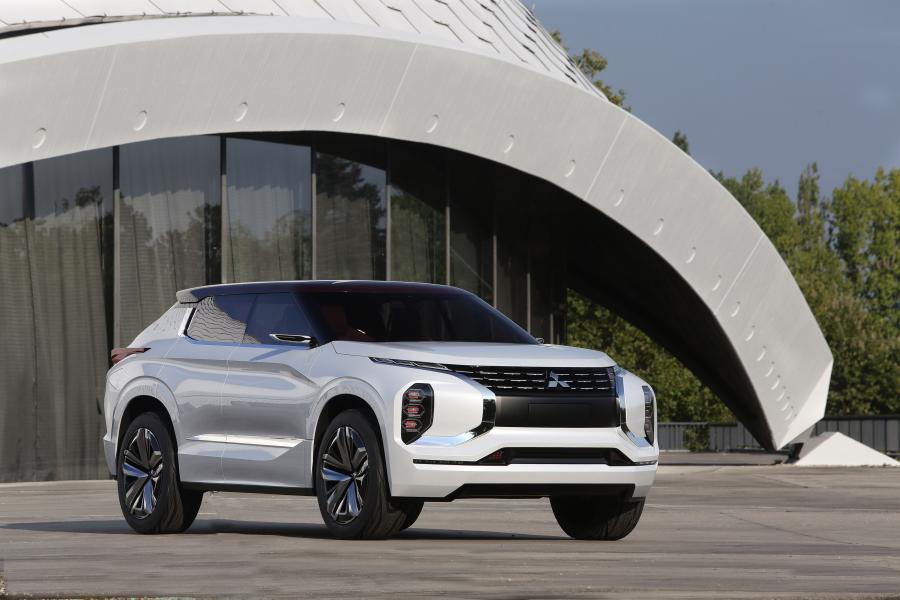  Mitsubishi GT-PHEV Concept 2016 года  (фото 17 из 30)